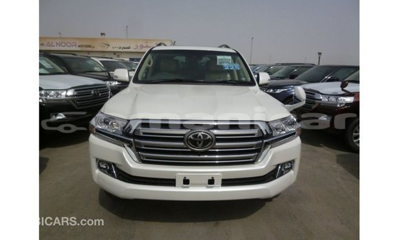 Buy Import Toyota Land Cruiser White Car in Import - Dubai in Dhufar Buy Import Toyota Land Cruiser White Car in Import - Dubai in Dhufar