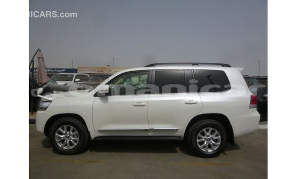 Buy Import Toyota Land Cruiser White Car in Import - Dubai in Dhufar Buy Import Toyota Land Cruiser White Car in Import - Dubai in Dhufar