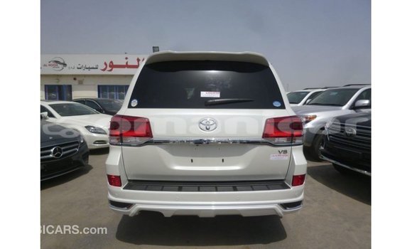 Buy Import Toyota Land Cruiser White Car in Import - Dubai in Dhufar Buy Import Toyota Land Cruiser White Car in Import - Dubai in Dhufar