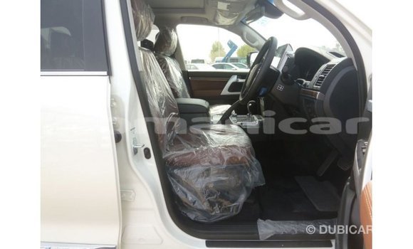Buy Import Toyota Land Cruiser White Car in Import - Dubai in Dhufar Buy Import Toyota Land Cruiser White Car in Import - Dubai in Dhufar