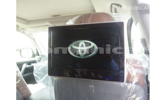 Buy Import Toyota Land Cruiser White Car in Import - Dubai in Dhufar Buy Import Toyota Land Cruiser White Car in Import - Dubai in Dhufar