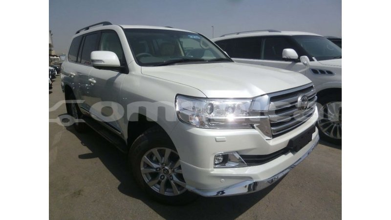 Big with watermark toyota land cruiser dhufar import dubai 3009