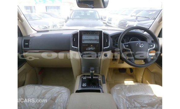 Buy Import Toyota Land Cruiser White Car in Import - Dubai in Dhufar Buy Import Toyota Land Cruiser White Car in Import - Dubai in Dhufar