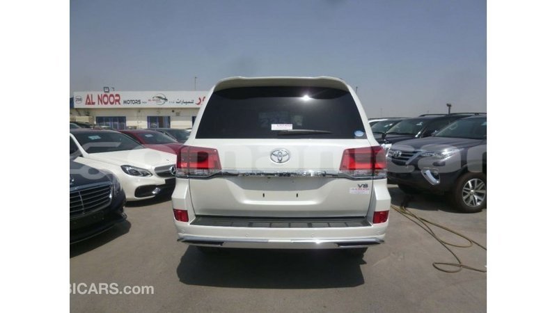 Big with watermark toyota land cruiser dhufar import dubai 3009