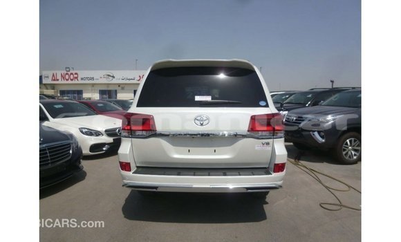 Buy Import Toyota Land Cruiser White Car in Import - Dubai in Dhufar Buy Import Toyota Land Cruiser White Car in Import - Dubai in Dhufar