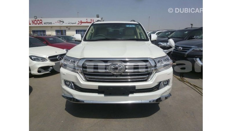 Big with watermark toyota land cruiser dhufar import dubai 3009