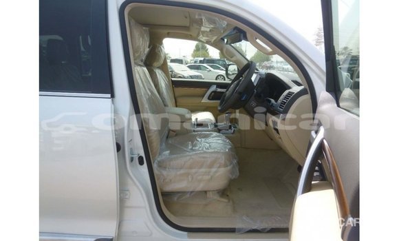 Buy Import Toyota Land Cruiser White Car in Import - Dubai in Dhufar Buy Import Toyota Land Cruiser White Car in Import - Dubai in Dhufar