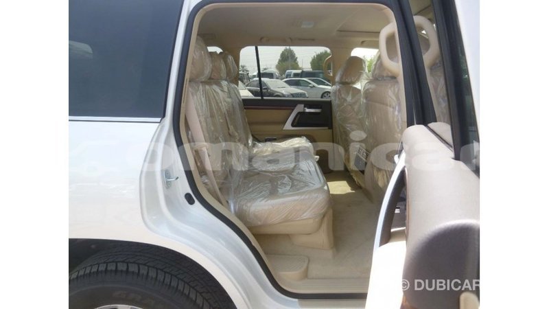 Big with watermark toyota land cruiser dhufar import dubai 3009