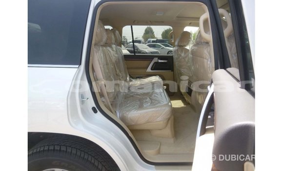Buy Import Toyota Land Cruiser White Car in Import - Dubai in Dhufar Buy Import Toyota Land Cruiser White Car in Import - Dubai in Dhufar