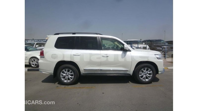 Big with watermark toyota land cruiser dhufar import dubai 3009