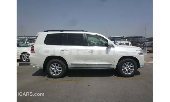 Buy Import Toyota Land Cruiser White Car in Import - Dubai in Dhufar Buy Import Toyota Land Cruiser White Car in Import - Dubai in Dhufar