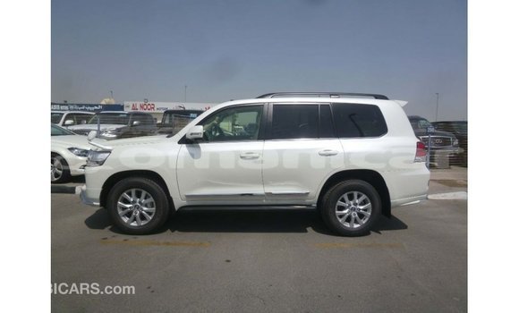 Buy Import Toyota Land Cruiser White Car in Import - Dubai in Dhufar Buy Import Toyota Land Cruiser White Car in Import - Dubai in Dhufar