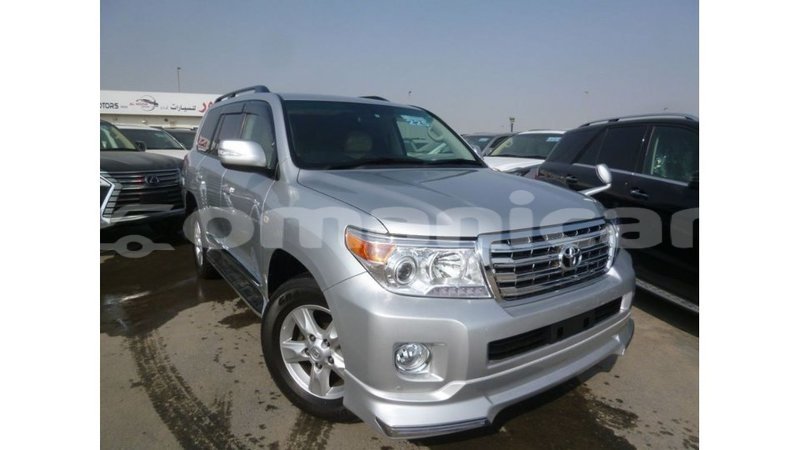 Big with watermark toyota land cruiser dhufar import dubai 3010