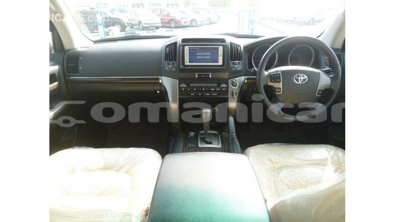 Big with watermark toyota land cruiser dhufar import dubai 3010