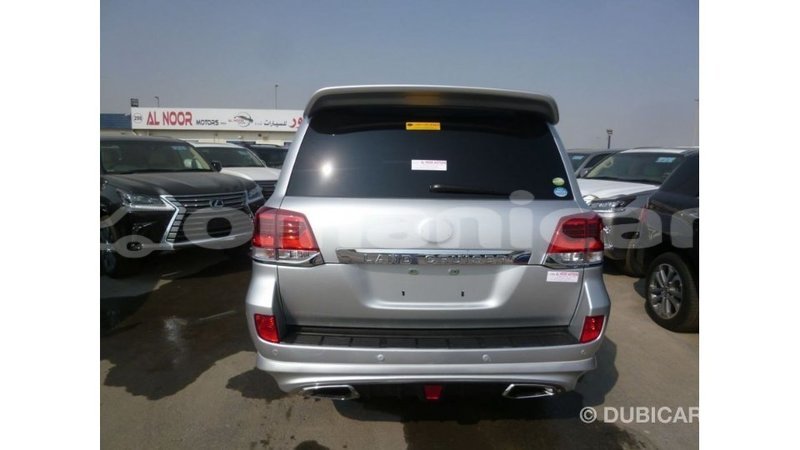 Big with watermark toyota land cruiser dhufar import dubai 3010