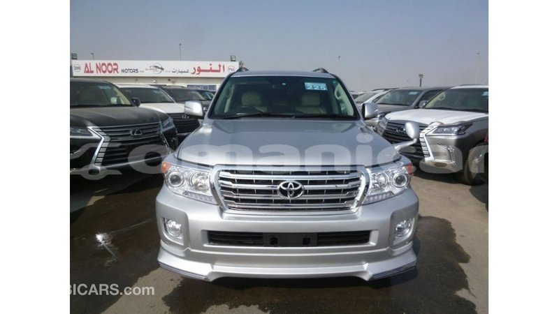 Big with watermark toyota land cruiser dhufar import dubai 3010