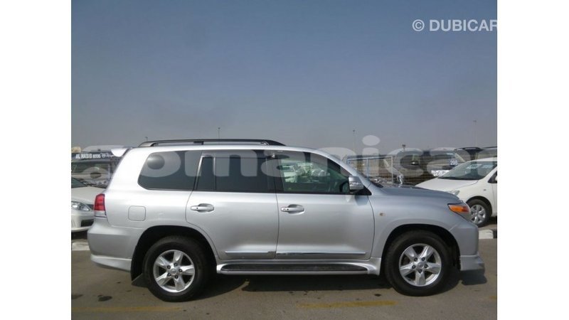 Big with watermark toyota land cruiser dhufar import dubai 3010