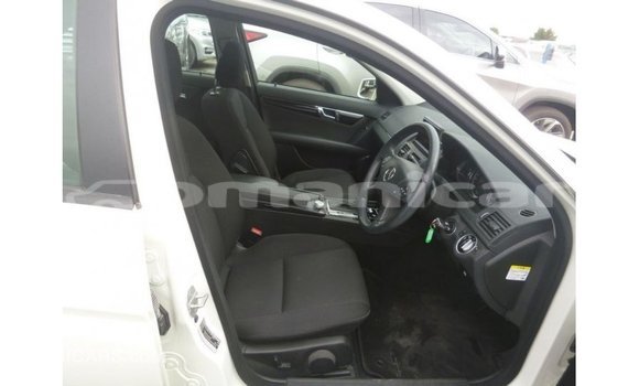 Buy Import Mercedes-Benz 200 White Car in Import - Dubai in Dhufar Buy Import Mercedes-Benz 200 White Car in Import - Dubai in Dhufar