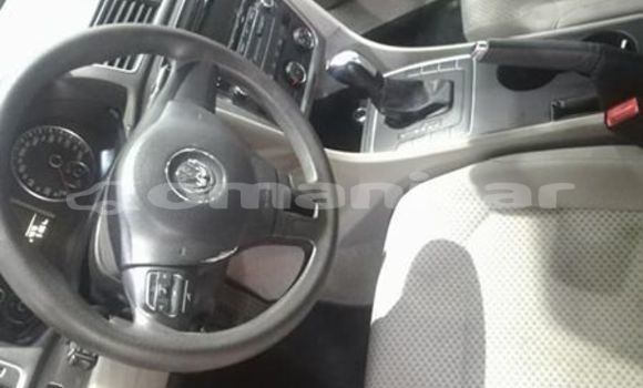 Buy Used Volkswagen Passat Silver Car in Muscat in Masqat Buy Used Volkswagen Passat Silver Car in Muscat in Masqat