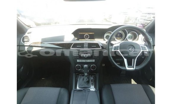 Buy Import Mercedes-Benz 200 Other Car in Import - Dubai in Dhufar Buy Import Mercedes-Benz 200 Other Car in Import - Dubai in Dhufar