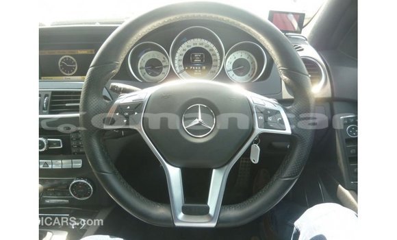 Buy Import Mercedes-Benz 200 Other Car in Import - Dubai in Dhufar Buy Import Mercedes-Benz 200 Other Car in Import - Dubai in Dhufar