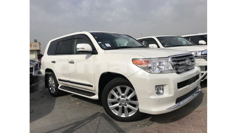 Big with watermark toyota land cruiser dhufar import dubai 3018