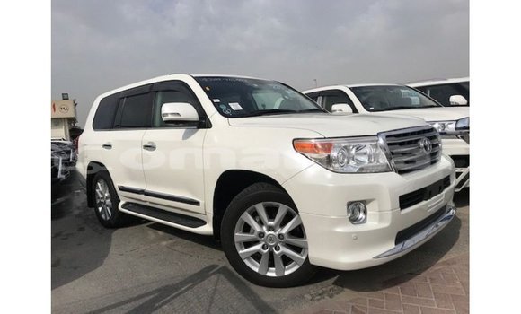 Buy Import Toyota Land Cruiser White Car in Import - Dubai in Dhufar Buy Import Toyota Land Cruiser White Car in Import - Dubai in Dhufar