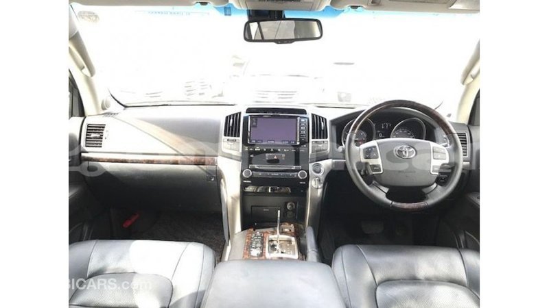 Big with watermark toyota land cruiser dhufar import dubai 3018