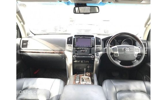 Buy Import Toyota Land Cruiser White Car in Import - Dubai in Dhufar Buy Import Toyota Land Cruiser White Car in Import - Dubai in Dhufar