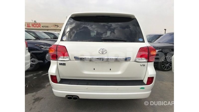 Big with watermark toyota land cruiser dhufar import dubai 3018