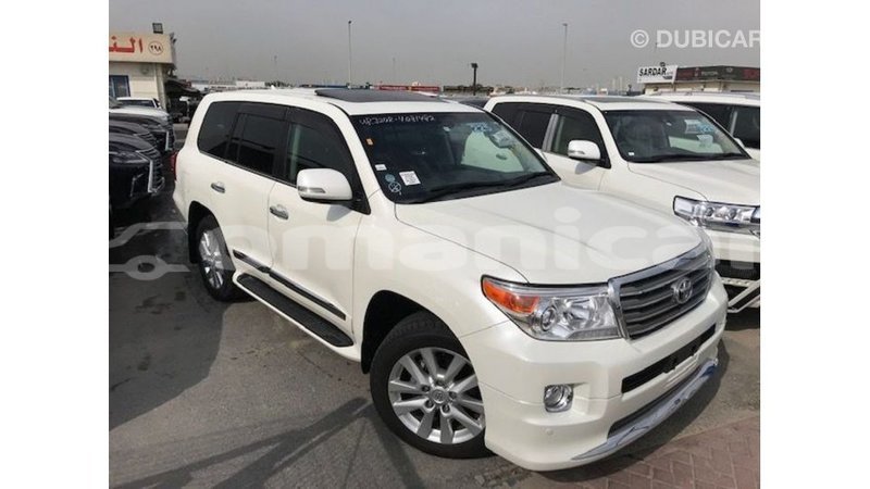Big with watermark toyota land cruiser dhufar import dubai 3018
