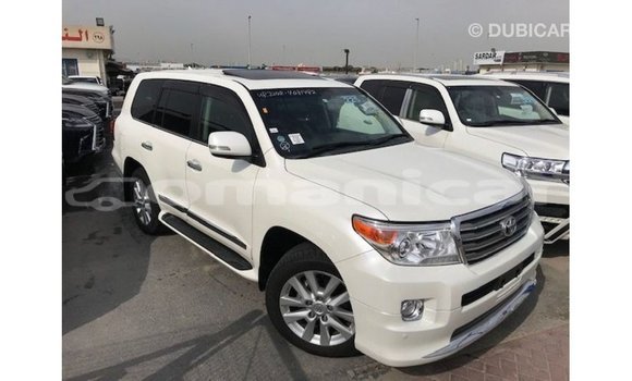 Buy Import Toyota Land Cruiser White Car in Import - Dubai in Dhufar Buy Import Toyota Land Cruiser White Car in Import - Dubai in Dhufar