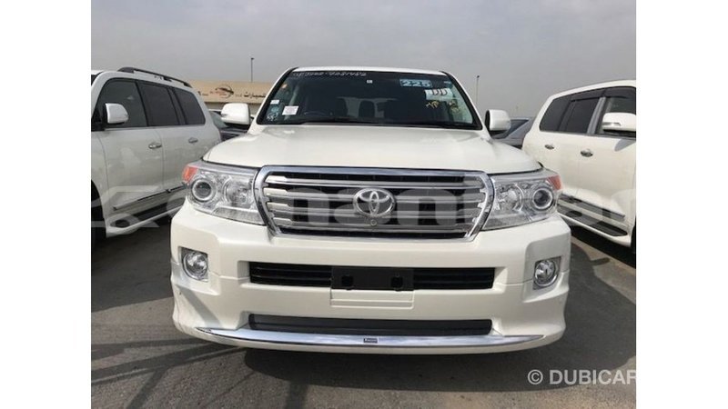 Big with watermark toyota land cruiser dhufar import dubai 3018
