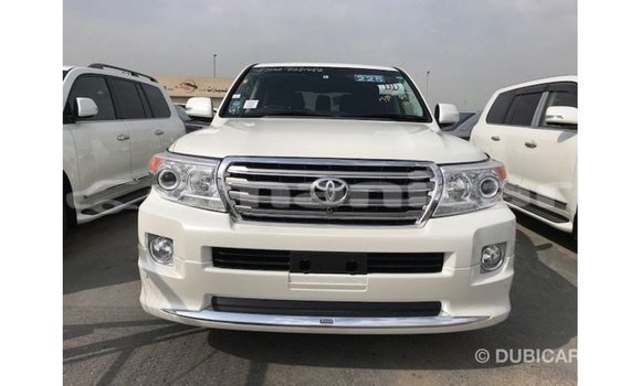 Buy Import Toyota Land Cruiser White Car in Import - Dubai in Dhufar Buy Import Toyota Land Cruiser White Car in Import - Dubai in Dhufar