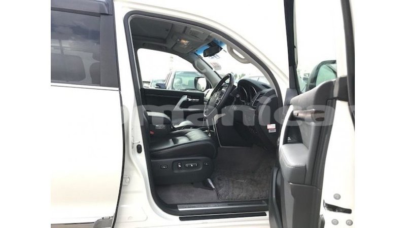 Big with watermark toyota land cruiser dhufar import dubai 3018