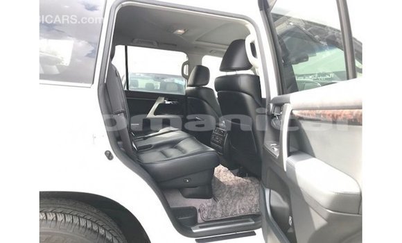 Buy Import Toyota Land Cruiser White Car in Import - Dubai in Dhufar Buy Import Toyota Land Cruiser White Car in Import - Dubai in Dhufar
