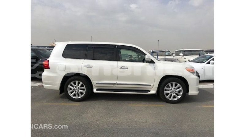 Big with watermark toyota land cruiser dhufar import dubai 3018