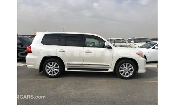 Buy Import Toyota Land Cruiser White Car in Import - Dubai in Dhufar Buy Import Toyota Land Cruiser White Car in Import - Dubai in Dhufar