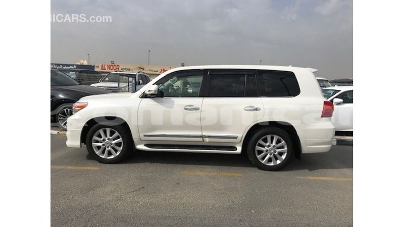 Big with watermark toyota land cruiser dhufar import dubai 3018