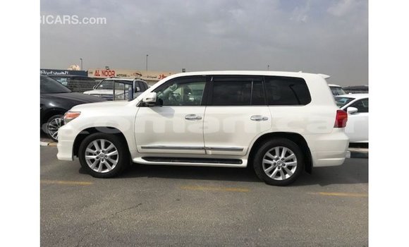 Buy Import Toyota Land Cruiser White Car in Import - Dubai in Dhufar Buy Import Toyota Land Cruiser White Car in Import - Dubai in Dhufar