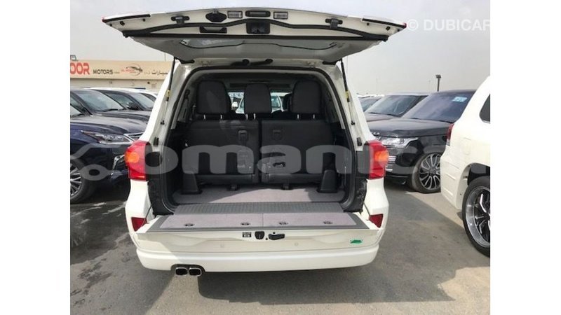 Big with watermark toyota land cruiser dhufar import dubai 3018