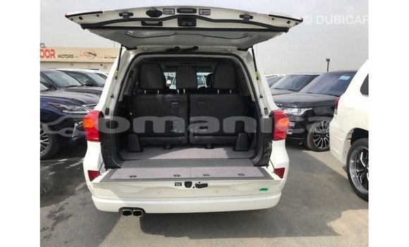 Buy Import Toyota Land Cruiser White Car in Import - Dubai in Dhufar Buy Import Toyota Land Cruiser White Car in Import - Dubai in Dhufar