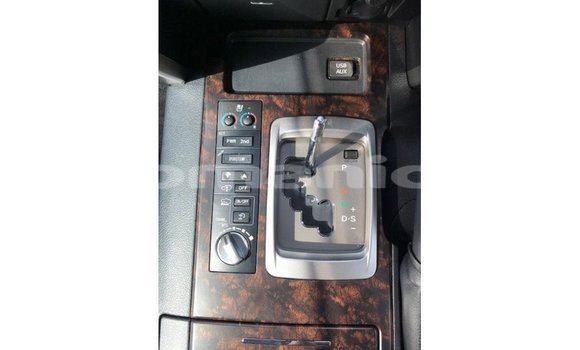 Buy Import Toyota Land Cruiser White Car in Import - Dubai in Dhufar Buy Import Toyota Land Cruiser White Car in Import - Dubai in Dhufar