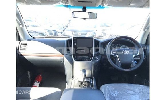 Buy Import Toyota Land Cruiser White Car in Import - Dubai in Dhufar Buy Import Toyota Land Cruiser White Car in Import - Dubai in Dhufar