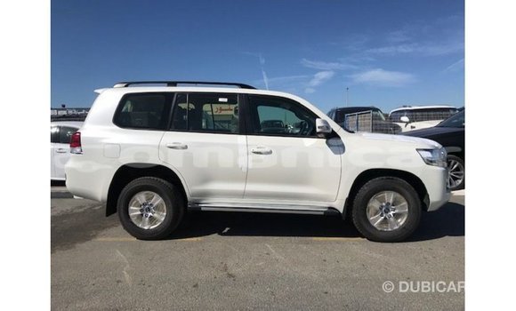 Buy Import Toyota Land Cruiser White Car in Import - Dubai in Dhufar Buy Import Toyota Land Cruiser White Car in Import - Dubai in Dhufar