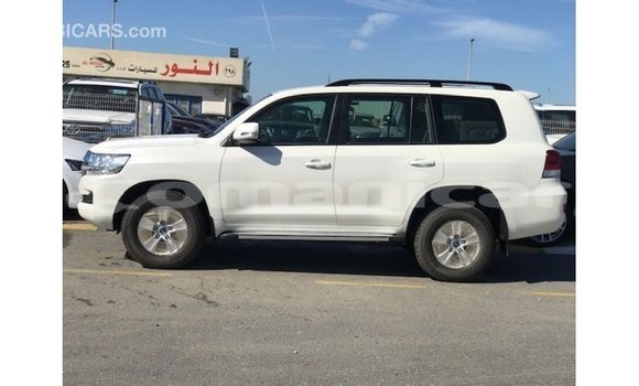 Buy Import Toyota Land Cruiser White Car in Import - Dubai in Dhufar Buy Import Toyota Land Cruiser White Car in Import - Dubai in Dhufar