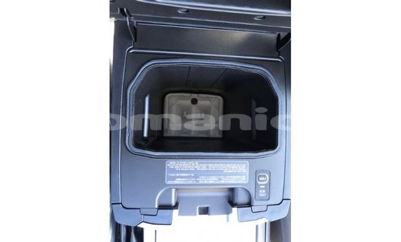 Buy Import Toyota Land Cruiser White Car in Import - Dubai in Dhufar Buy Import Toyota Land Cruiser White Car in Import - Dubai in Dhufar