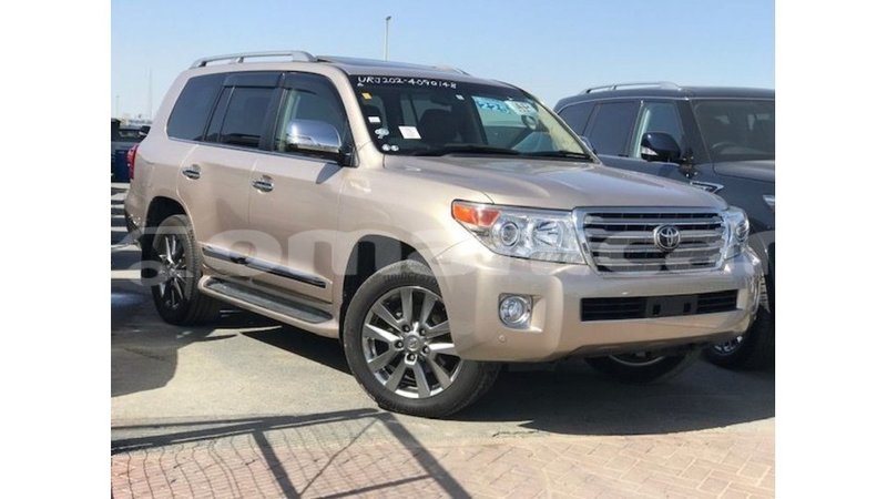 Big with watermark toyota land cruiser dhufar import dubai 3020