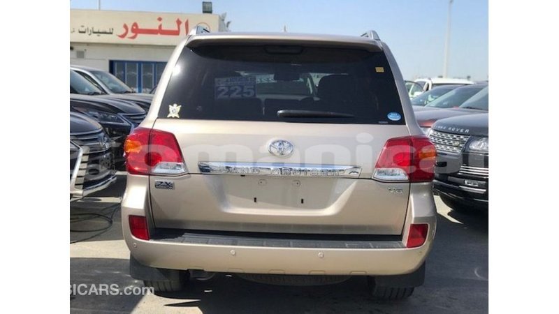 Big with watermark toyota land cruiser dhufar import dubai 3020