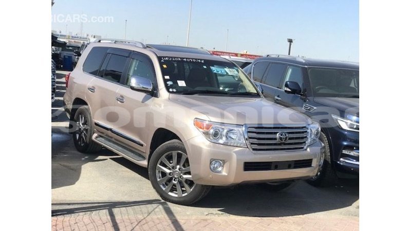 Big with watermark toyota land cruiser dhufar import dubai 3020